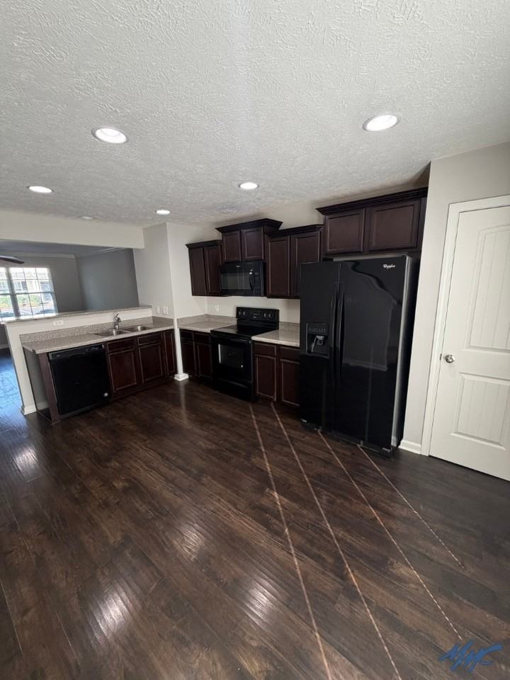 1438 Orange Ct - Photo 5 of 20