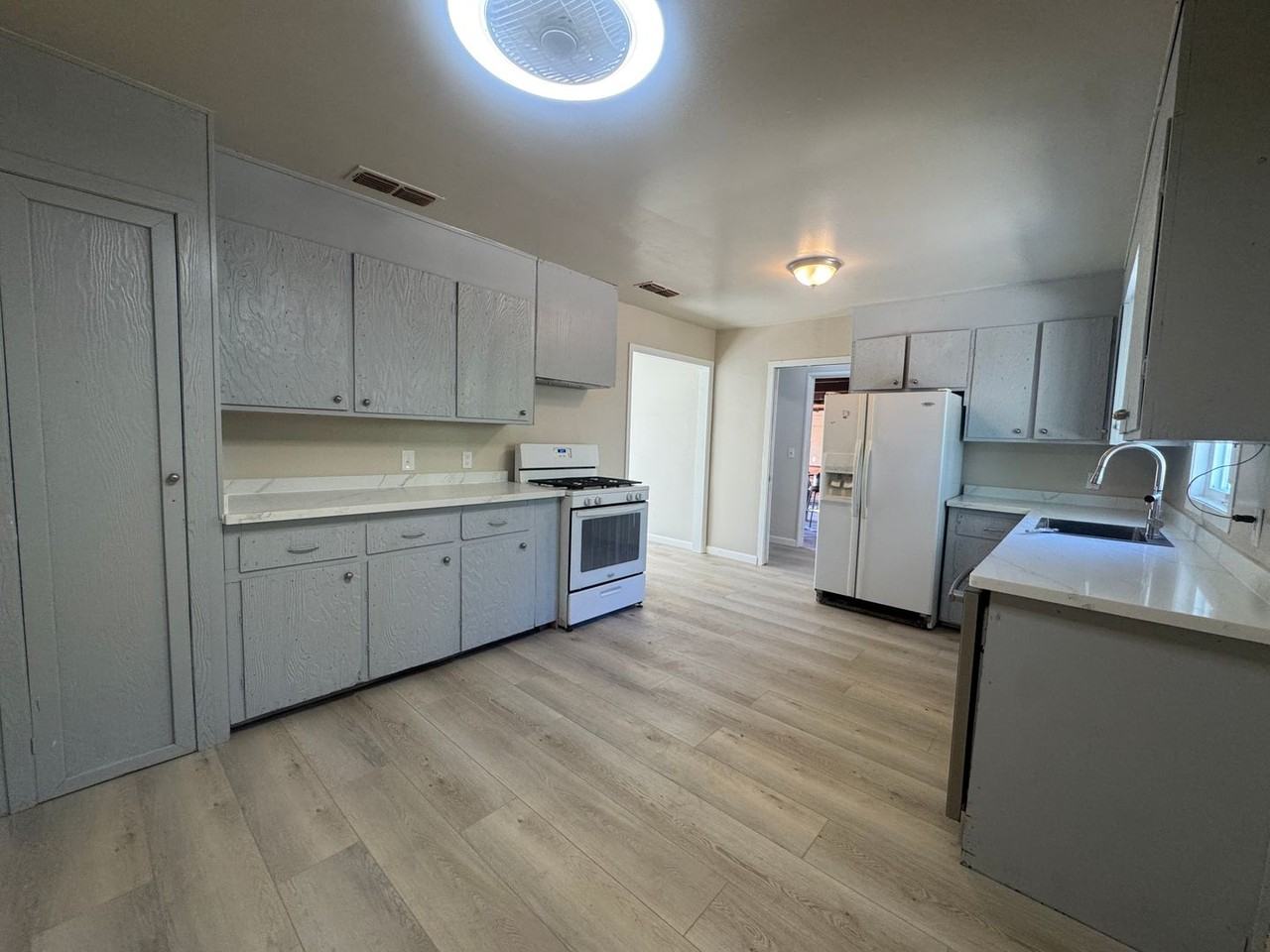 5405 Madison Ave - Photo 5 of 11