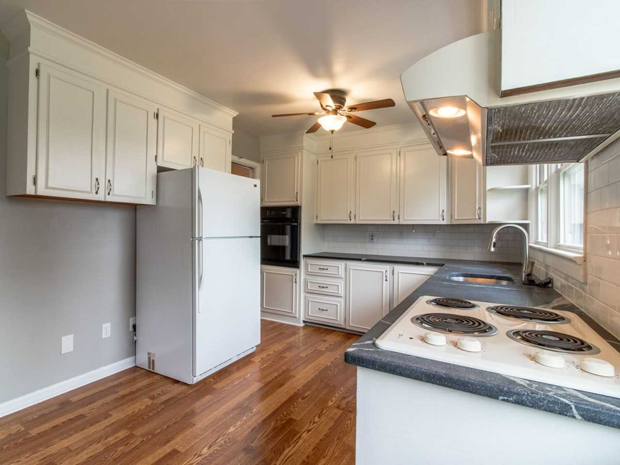 1517 Savannah Rd - Photo 4 of 28