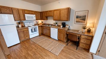 featured image of 140 Hyland Ave