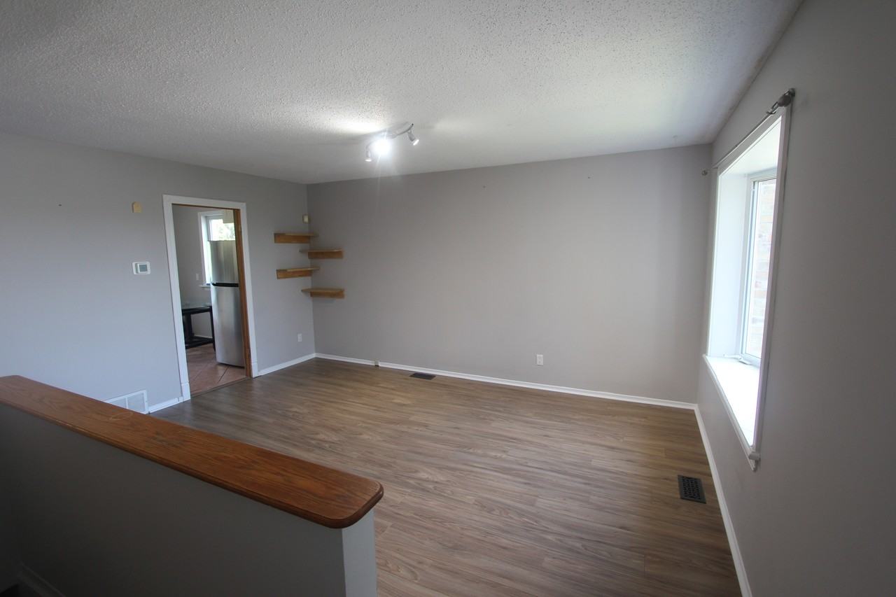 6081 Renaud Rd - Photo 3 of 14