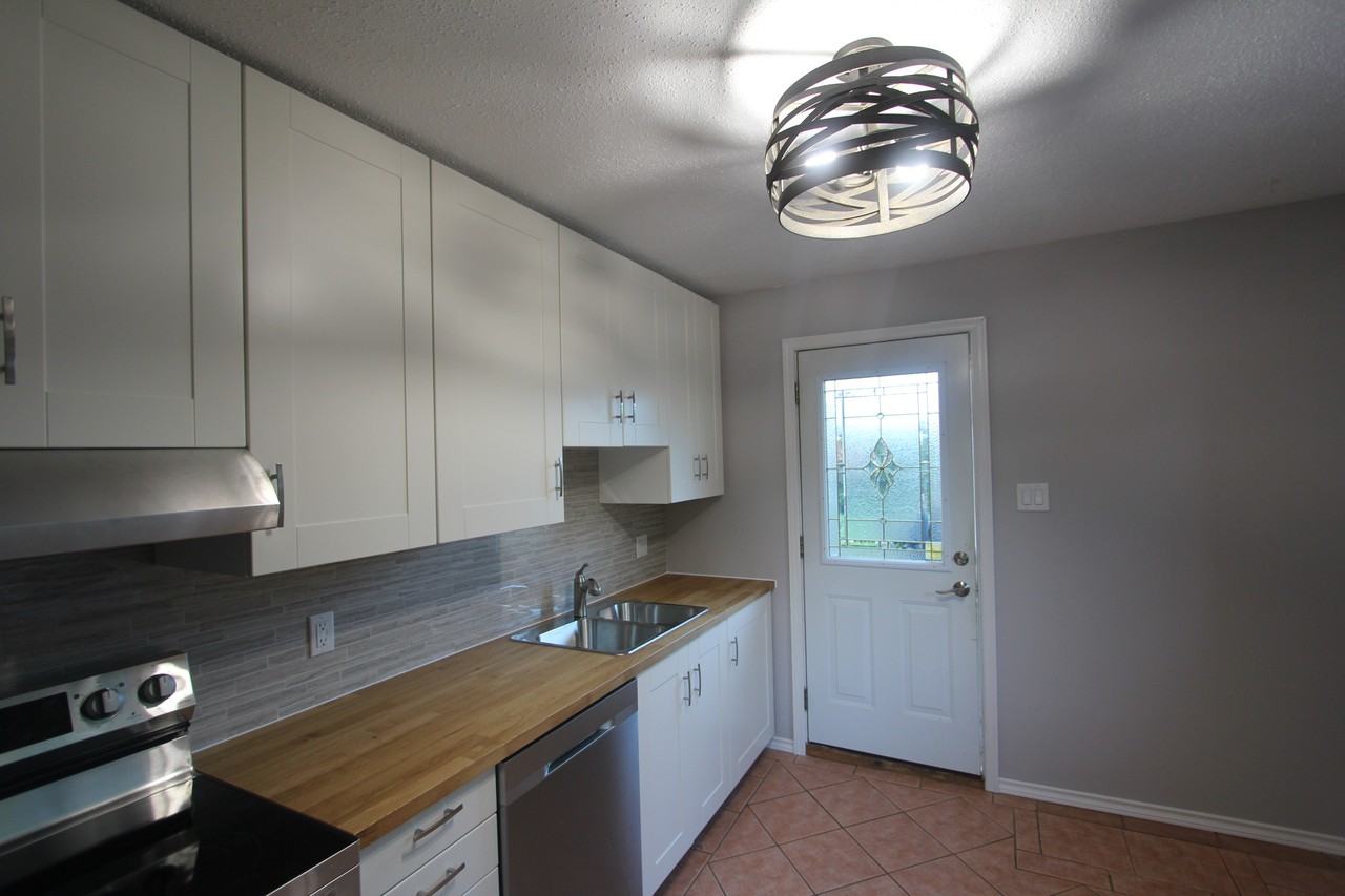6081 Renaud Rd - Photo 6 of 14