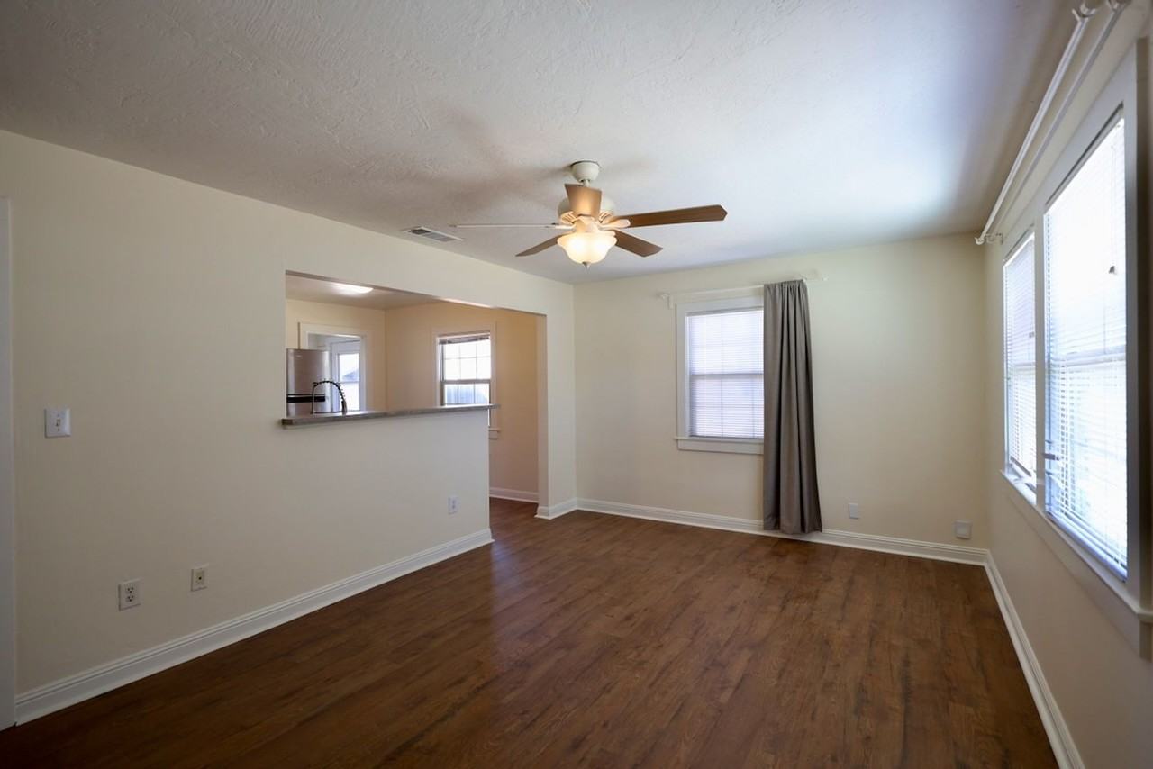 207 Abbey St - Photo 2 of 17