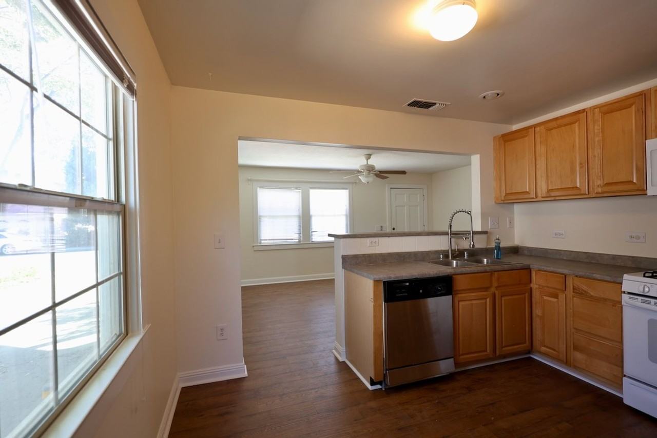 207 Abbey St - Photo 5 of 17