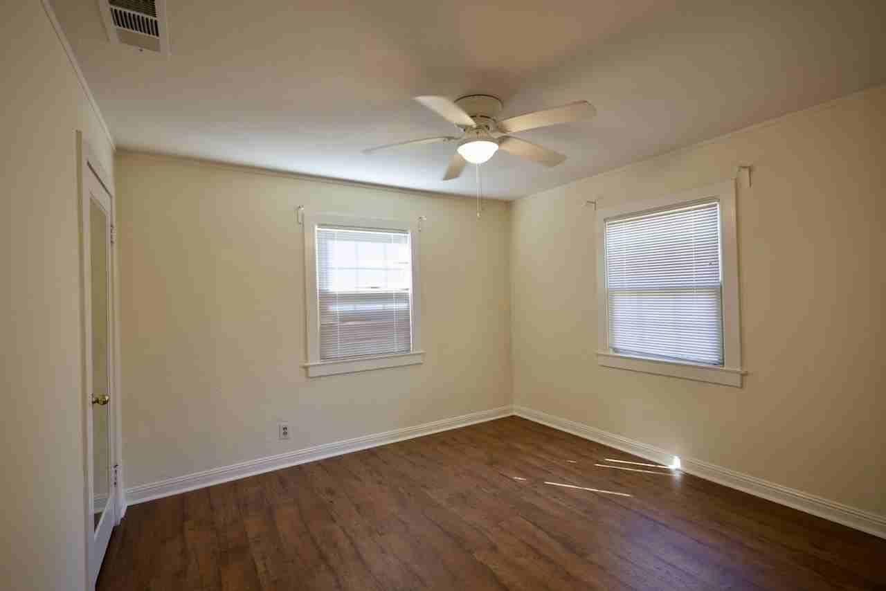 207 Abbey St - Photo 6 of 17