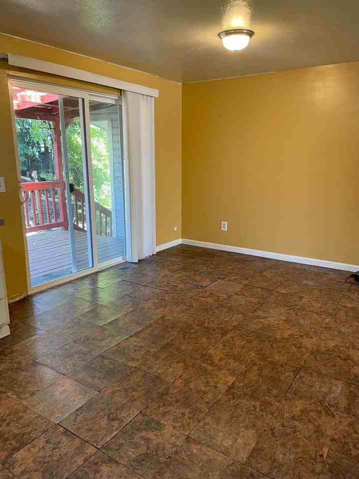 230 Nw Robert St - Photo 3 of 24