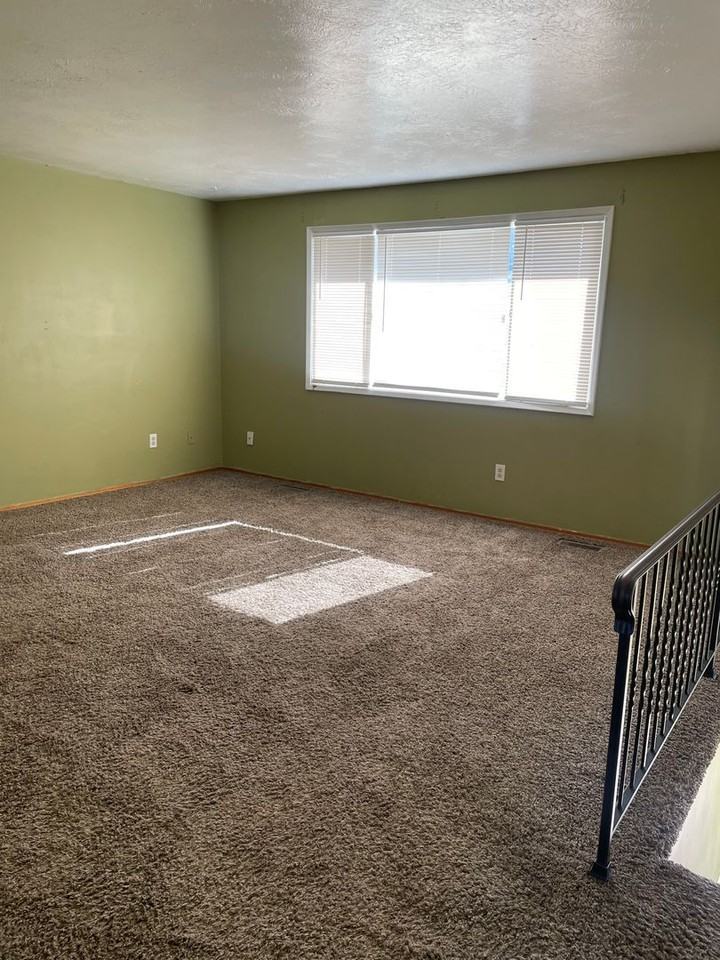 230 Nw Robert St - Photo 4 of 24