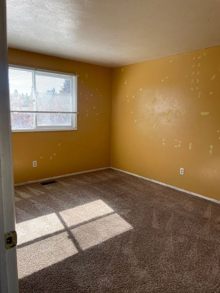 230 Nw Robert St - Photo 7 of 24