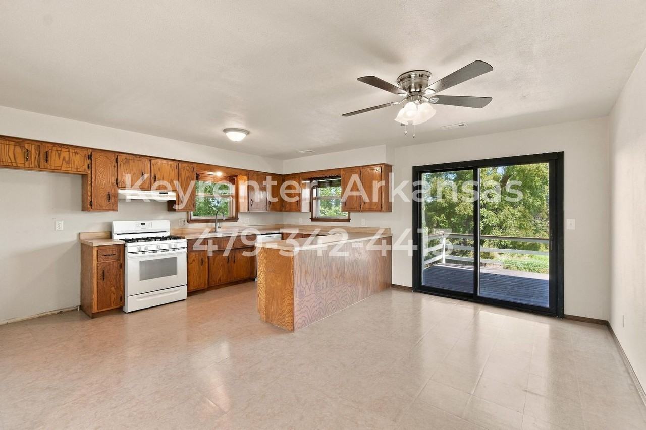13917 Rolling Hills Rd - Photo 7 of 41