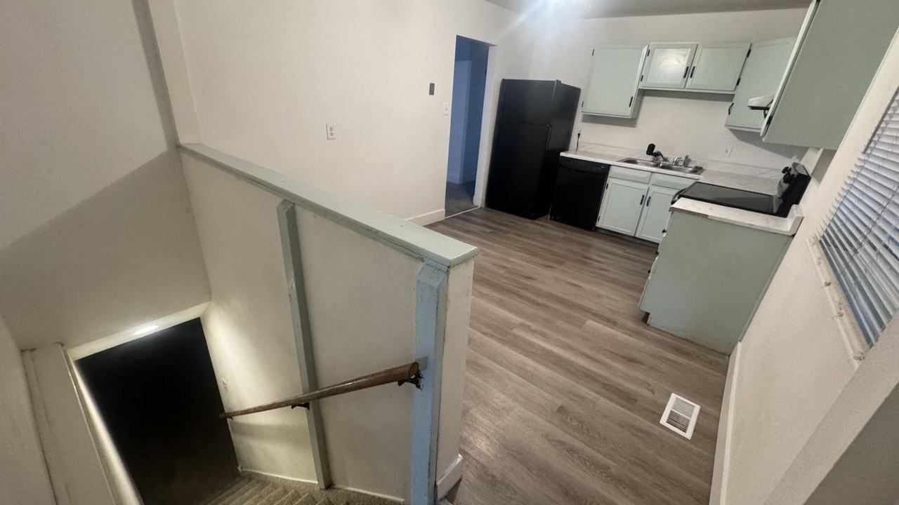5561 Worchester St - Photo 3 of 25