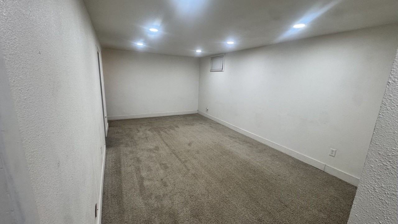 5561 Worchester St - Photo 6 of 25