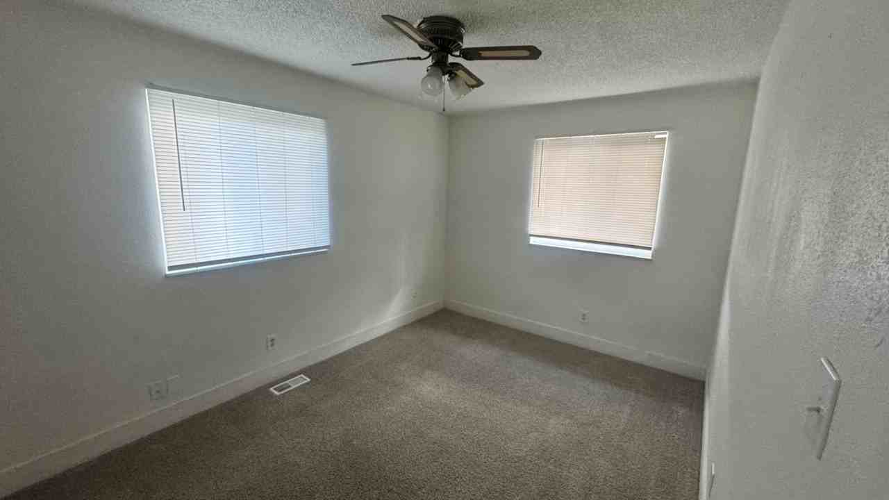 5561 Worchester St - Photo 7 of 25