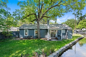 featured image of 2123 W Eastman St