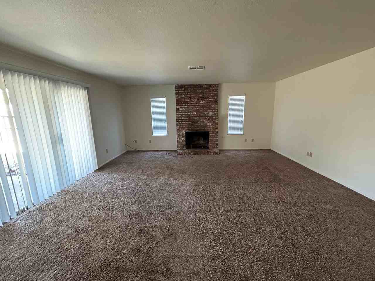 5230 W San Joaquin Dr - Photo 4 of 8