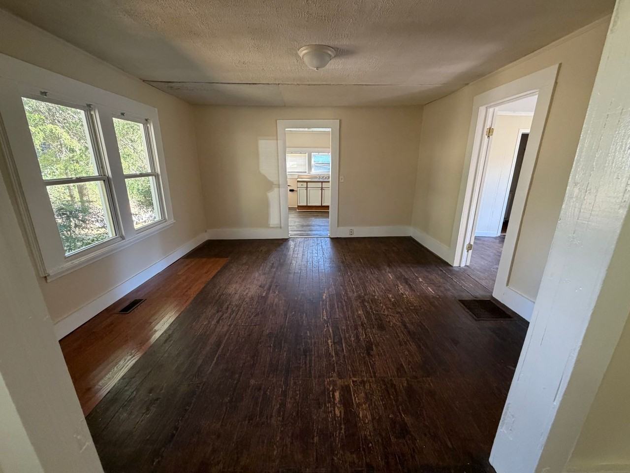 82 Stokes St - Photo 6 of 13