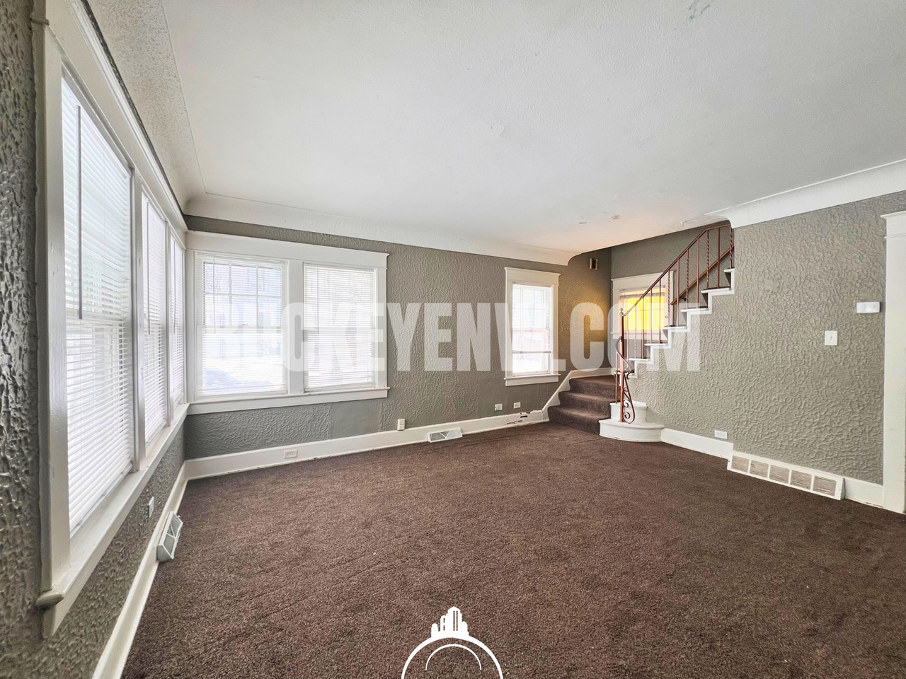 554 Brighton Ave - Photo 2 of 15