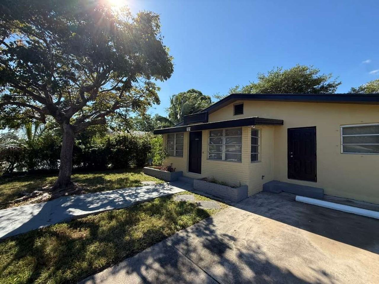 721 Nw 15th Ter - Photo 2 of 21