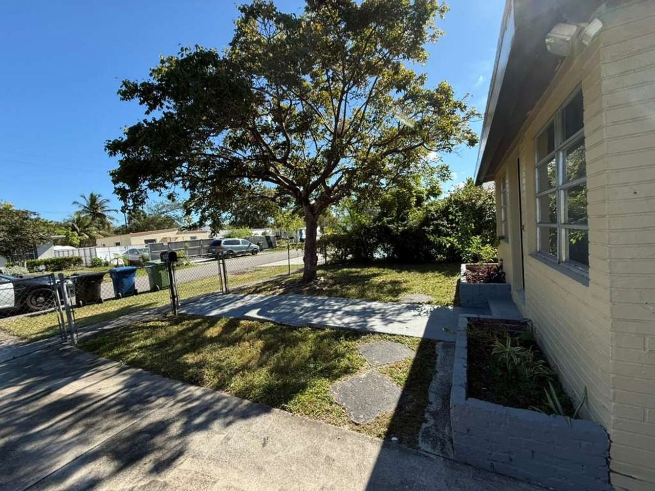 721 Nw 15th Ter - Photo 3 of 21