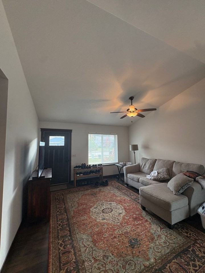 4992 Waylon St - Photo 4 of 10