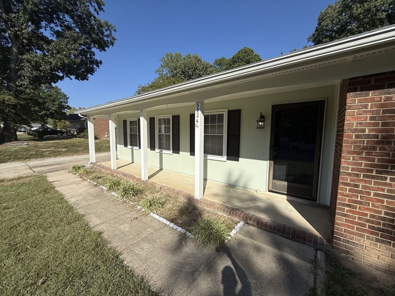 5224 Round Hill Ln - Photo 2 of 22