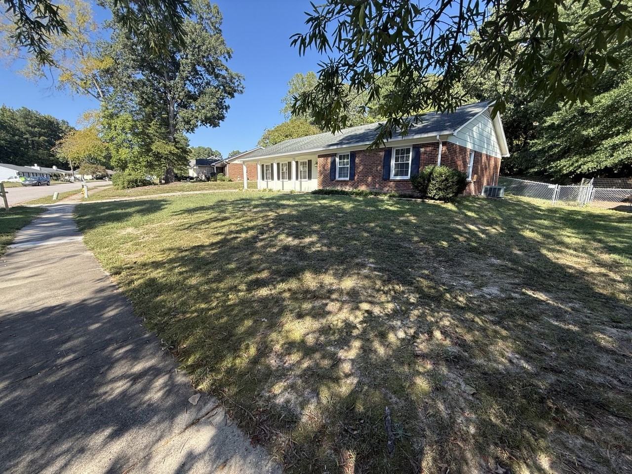 5224 Round Hill Ln - Photo 3 of 22