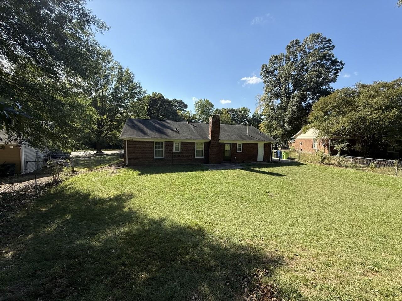 5224 Round Hill Ln - Photo 6 of 22