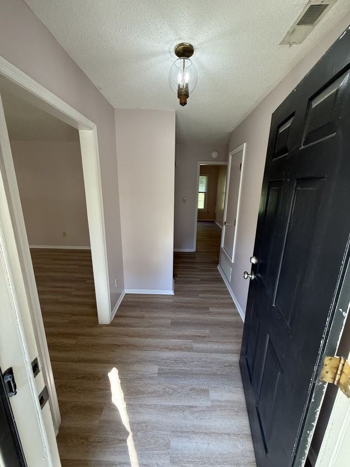 5224 Round Hill Ln - Photo 7 of 22