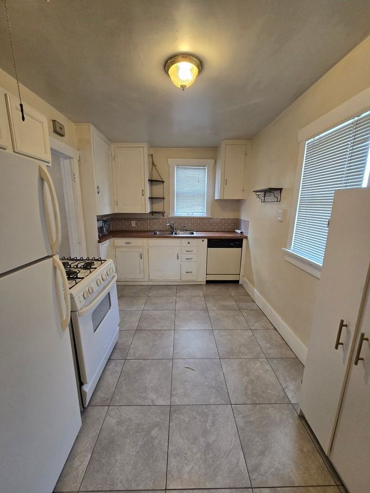 1107 S Ogden St - Photo 5 of 13