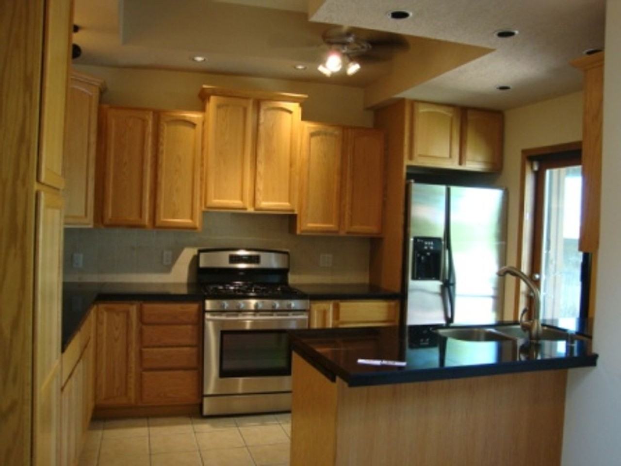 1944 Thomas Ave - Photo 3 of 15