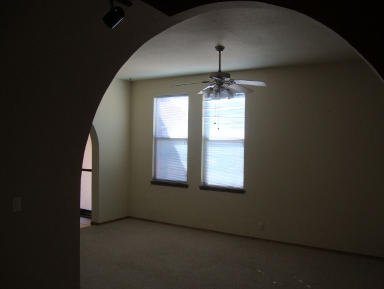 1944 Thomas Ave - Photo 7 of 15