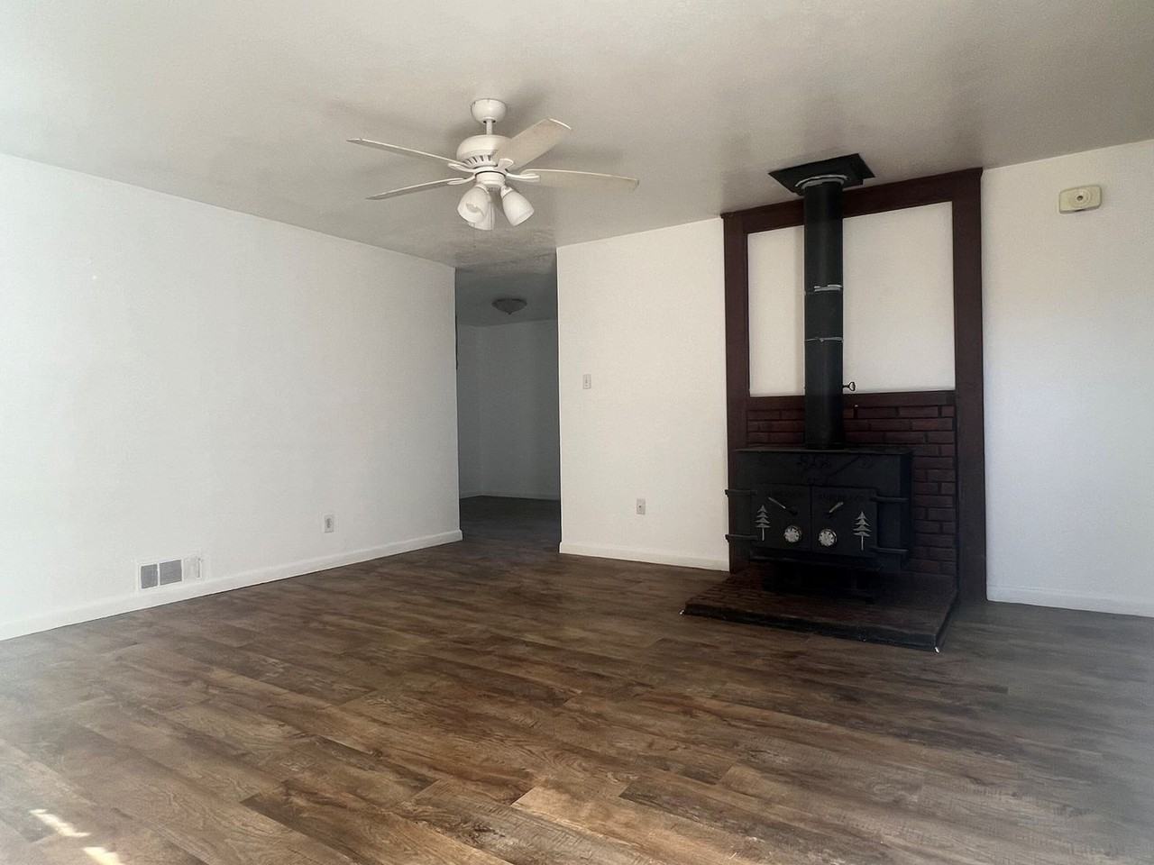 705 N Heights Dr - Photo 2 of 6