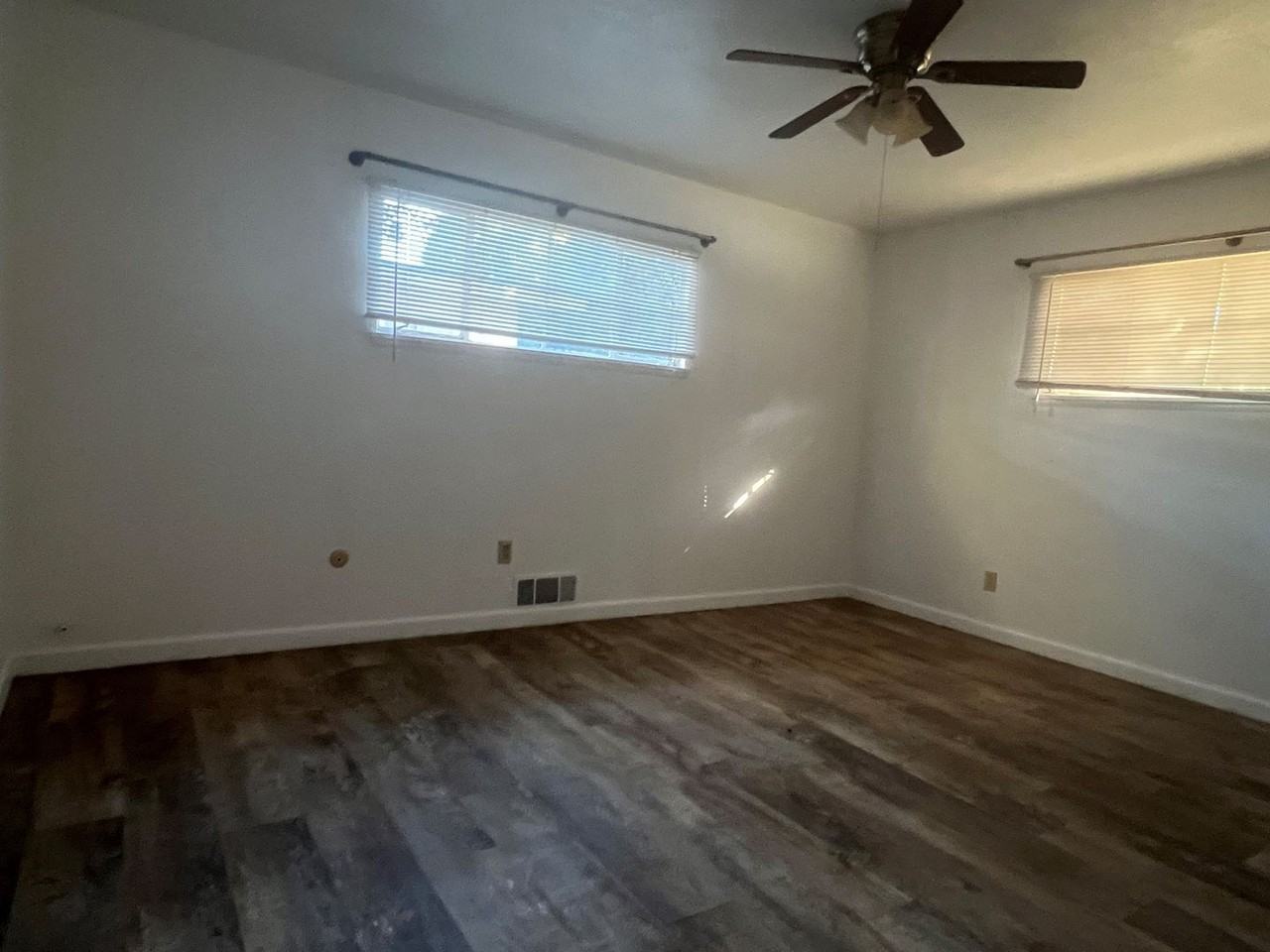 705 N Heights Dr - Photo 3 of 6