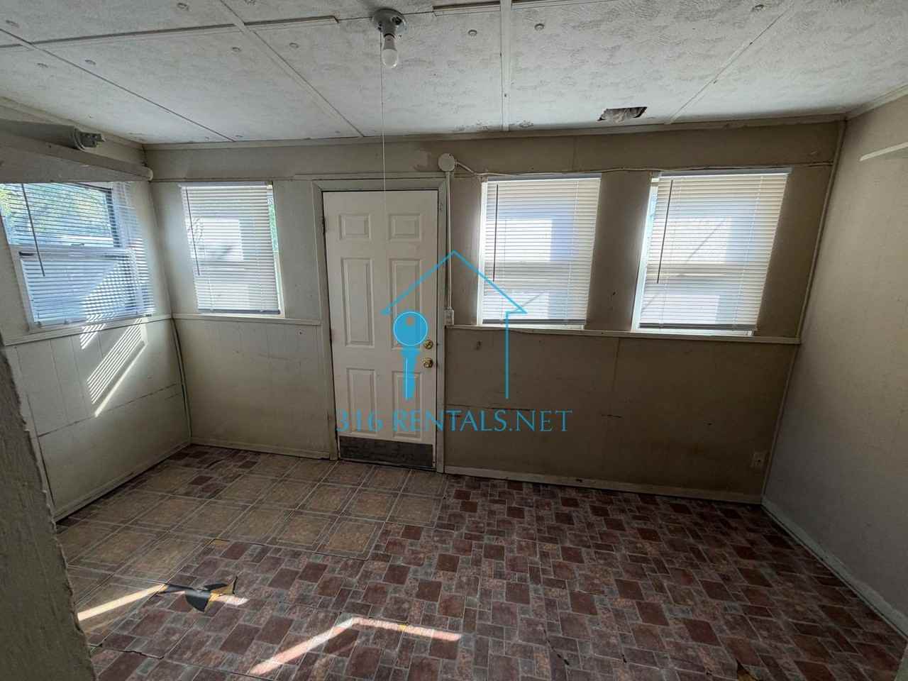323 E 9th St - Photo 5 of 10