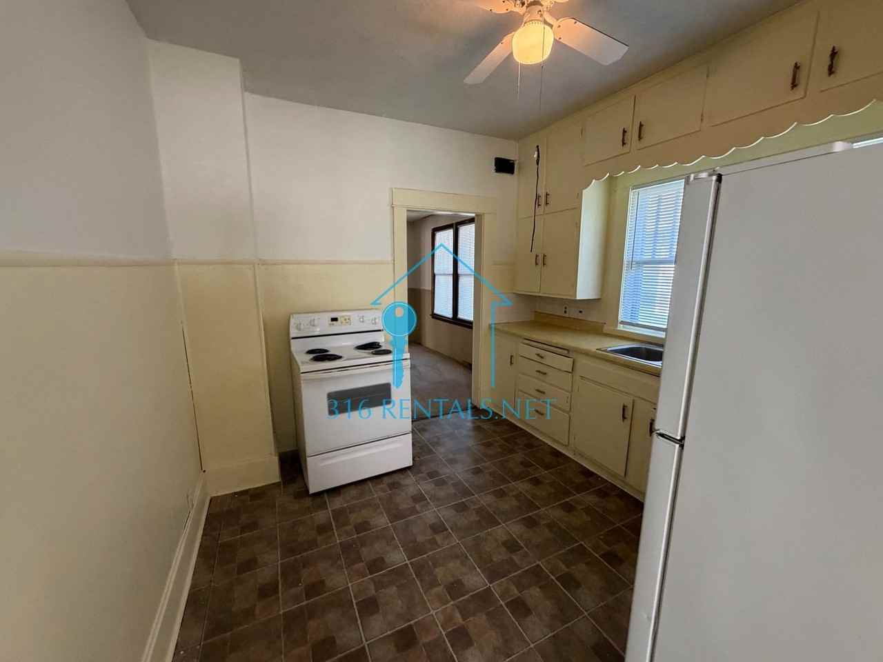 323 E 9th St - Photo 6 of 10