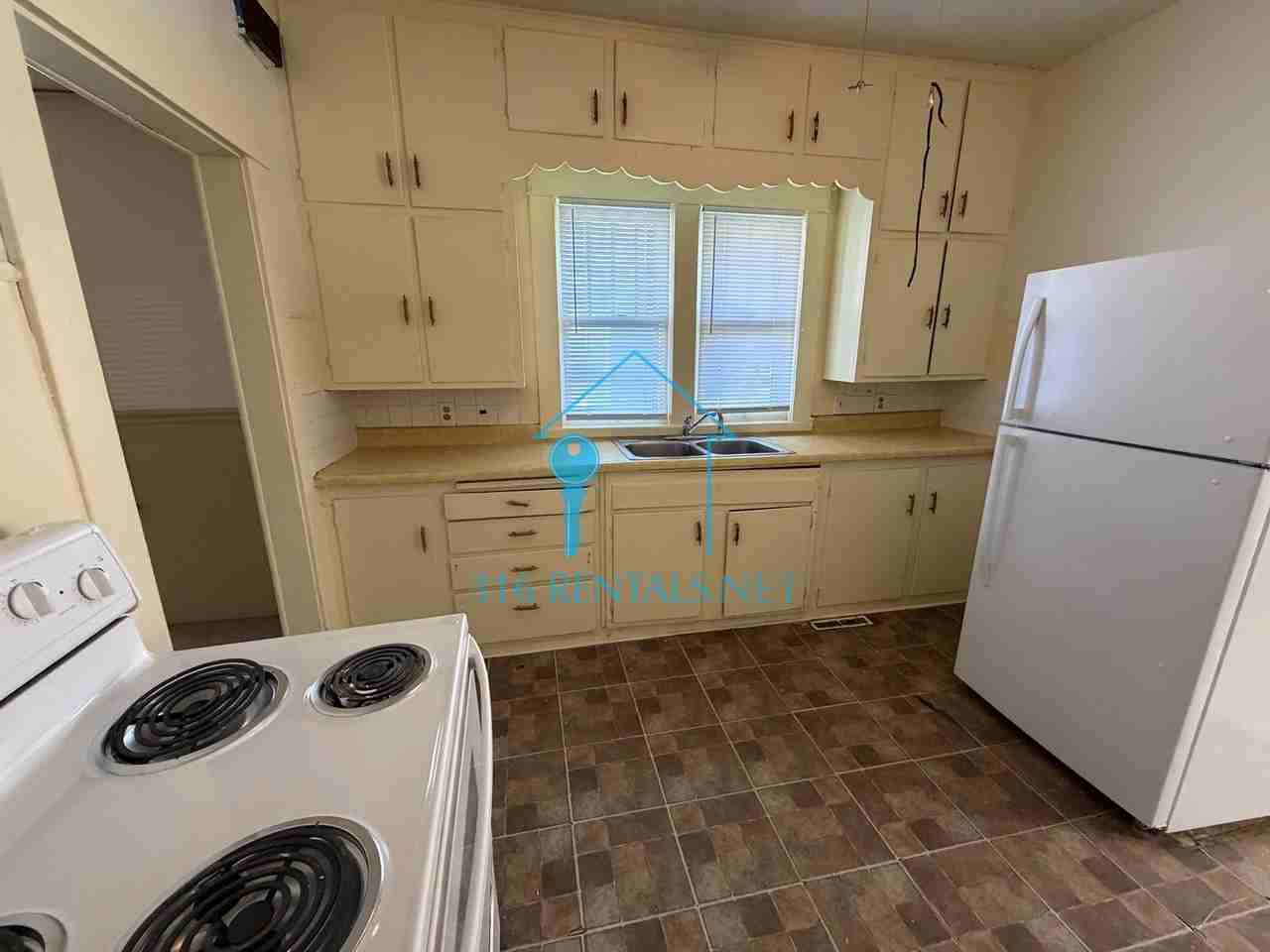 323 E 9th St - Photo 7 of 10