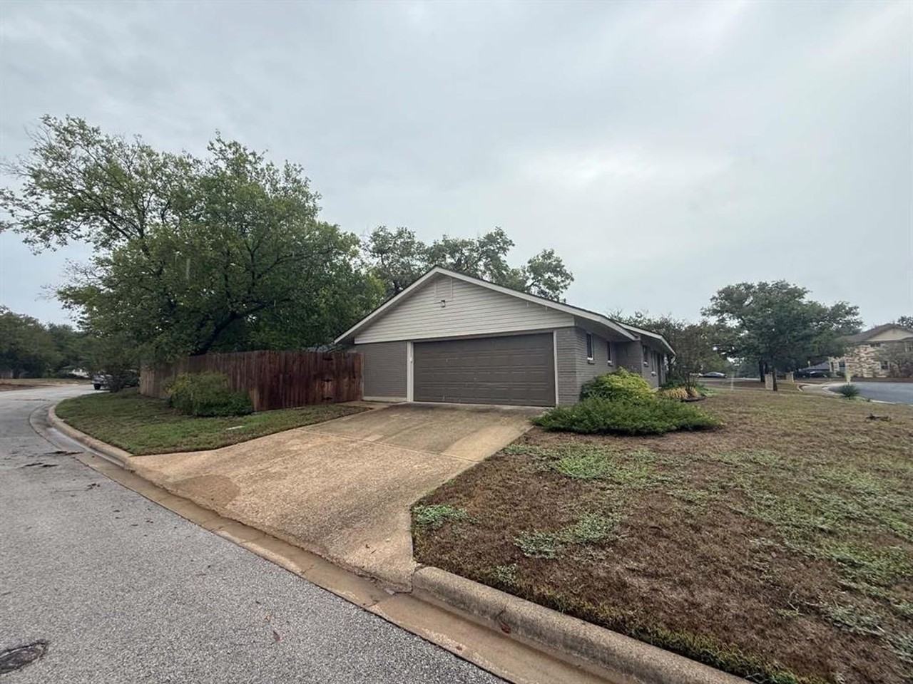 5705 Coventry Ln - Photo 2 of 26