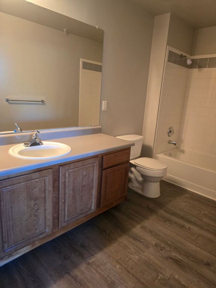 Fox Meadows Apartments - Photo 5 of 11