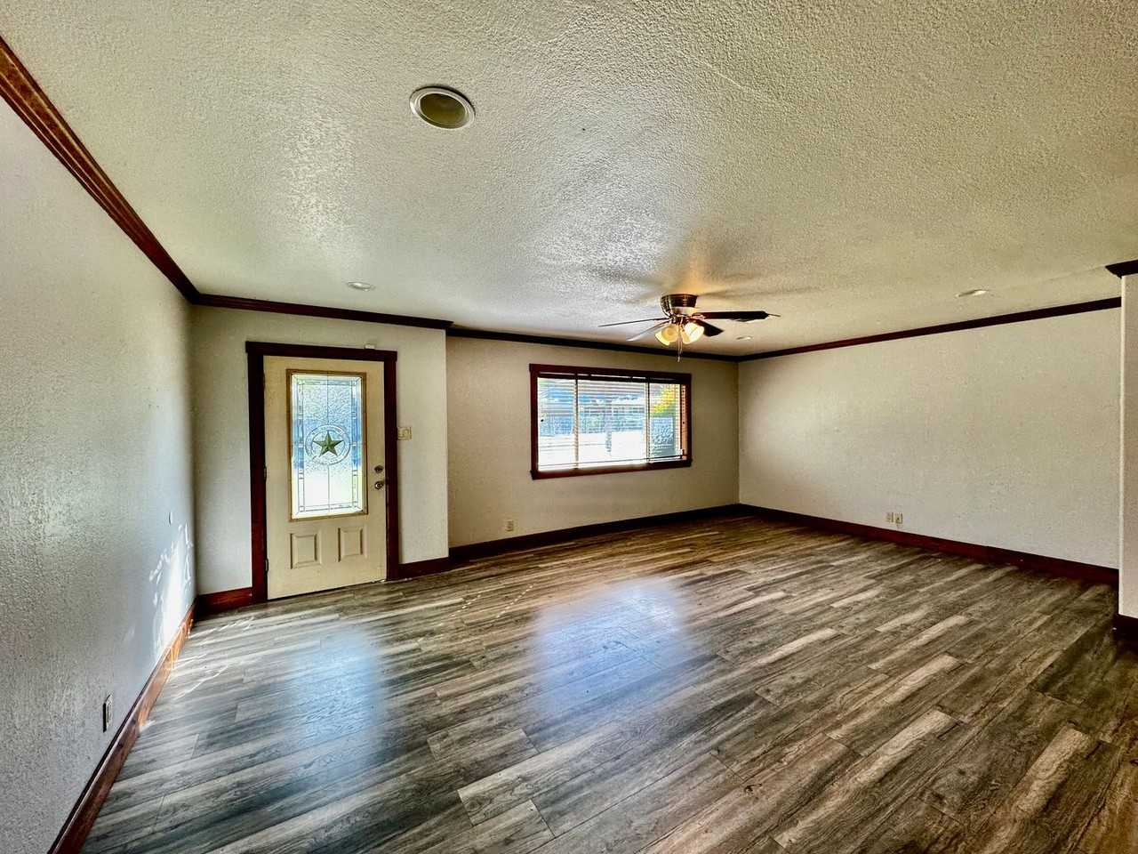 1111 Donna Kay Dr - Photo 2 of 9