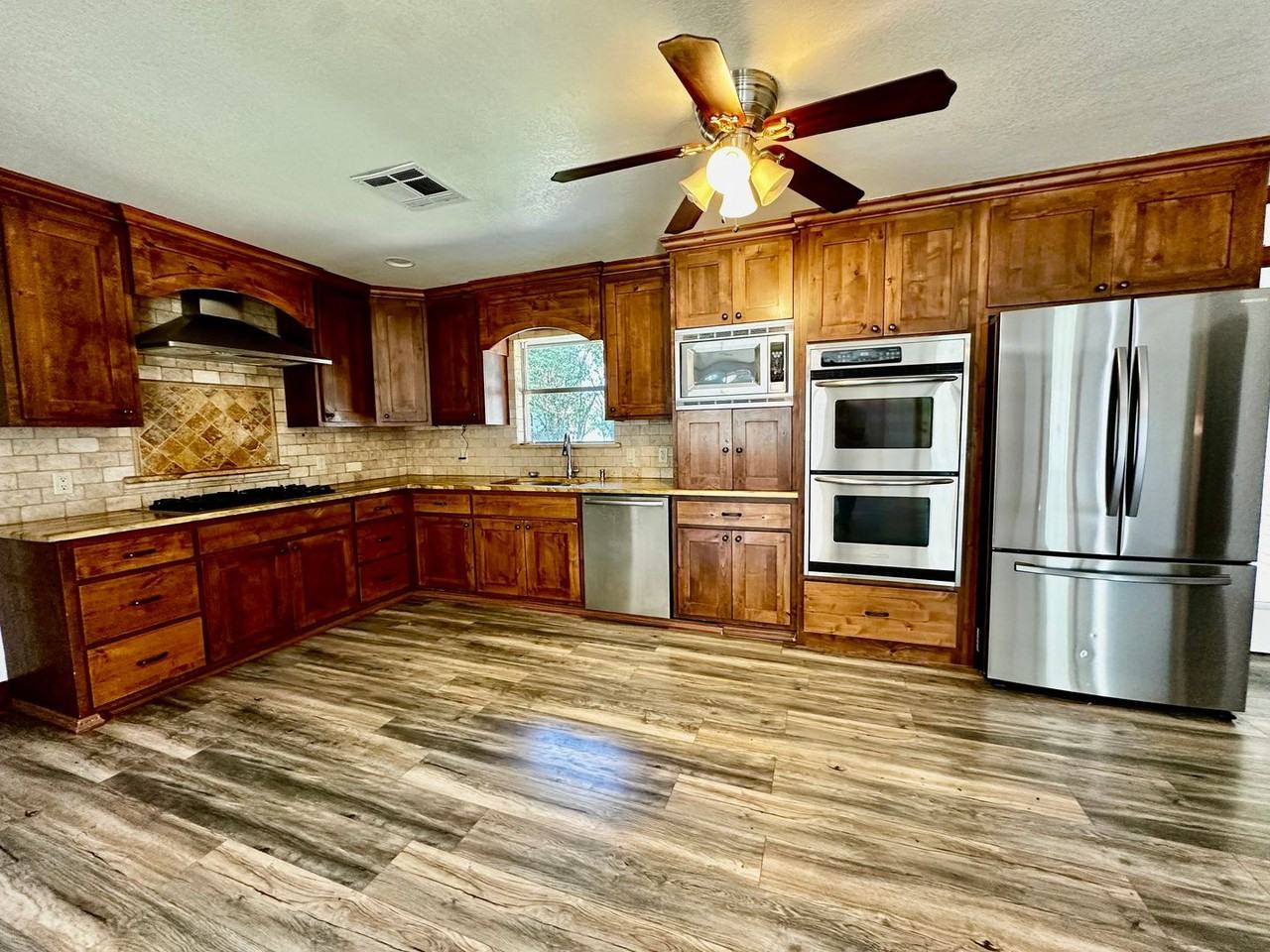 1111 Donna Kay Dr - Photo 3 of 9
