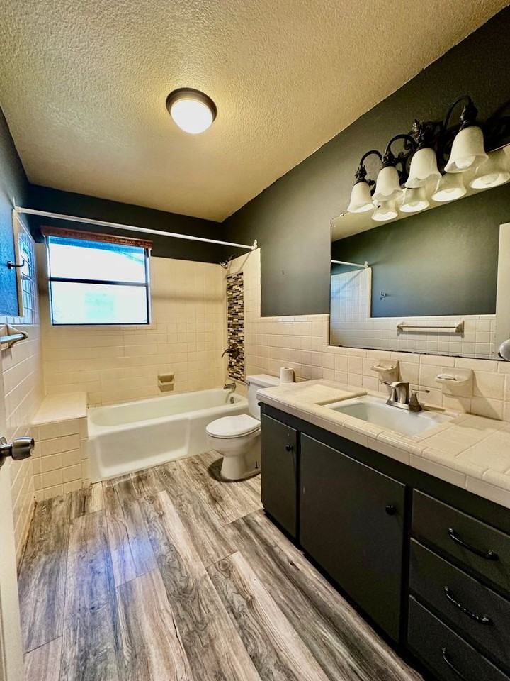 1111 Donna Kay Dr - Photo 6 of 9
