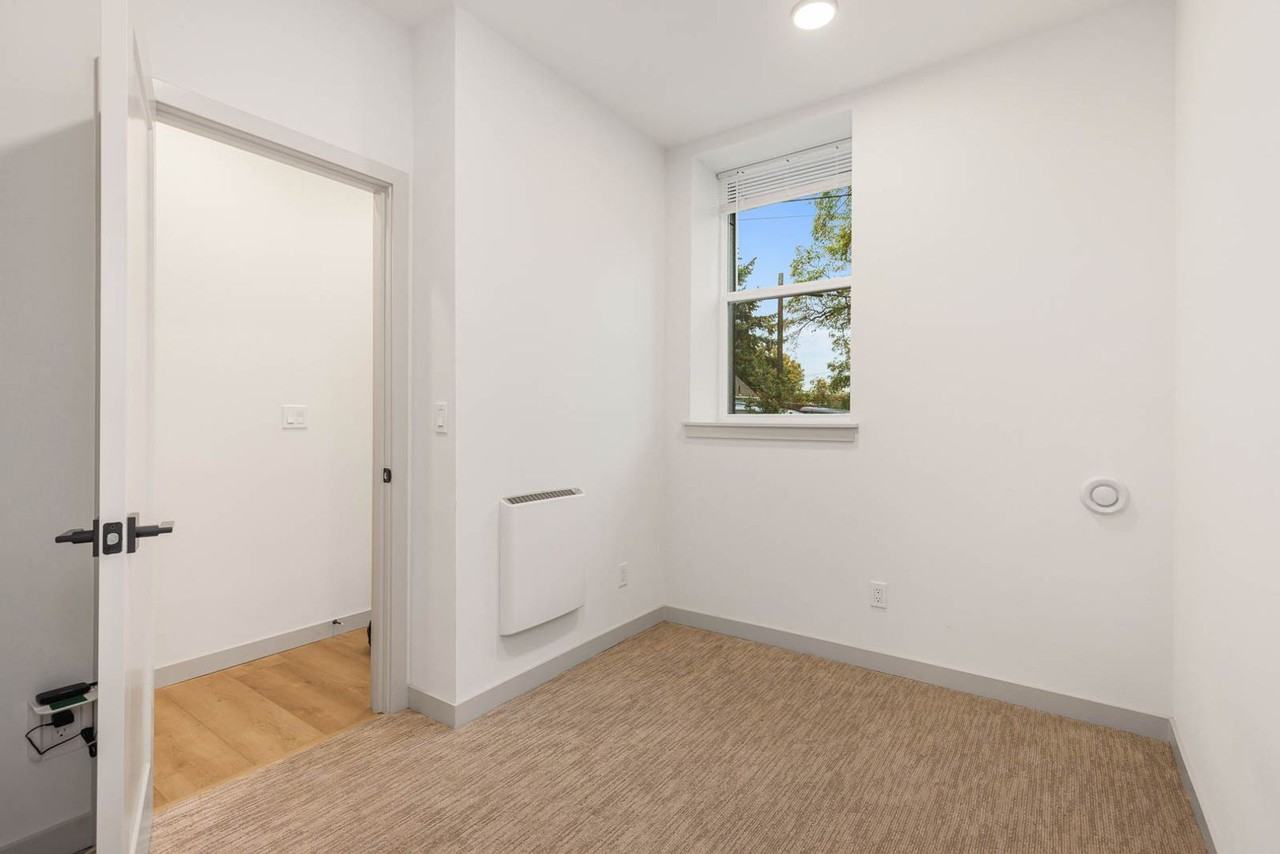 722 N 36th St - Photo 3 of 18