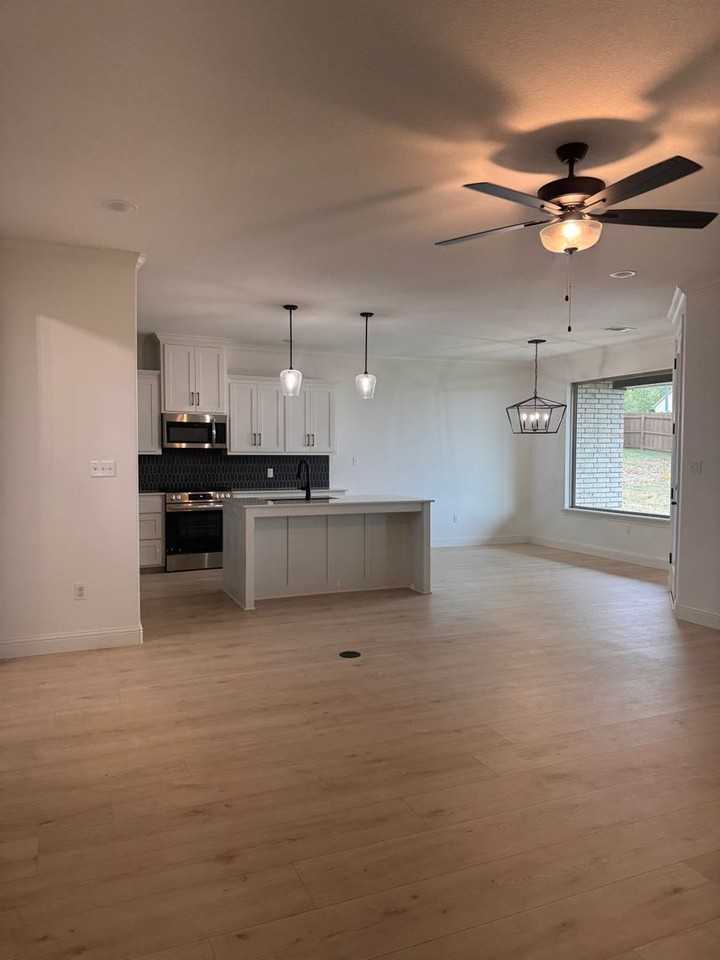 9103 Wayne Xing - Photo 2 of 12