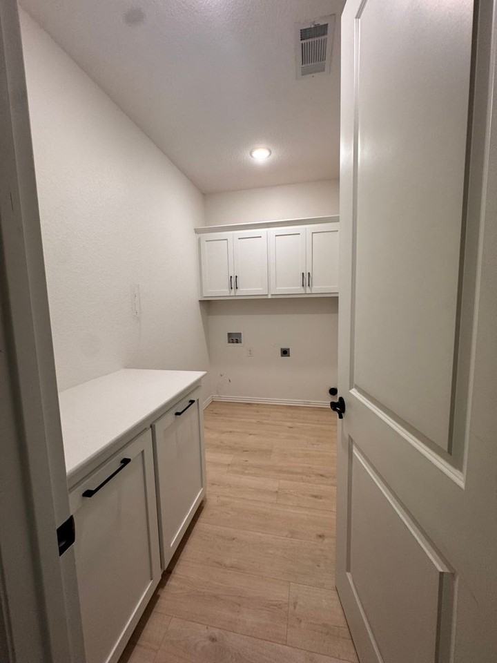 9103 Wayne Xing - Photo 5 of 12