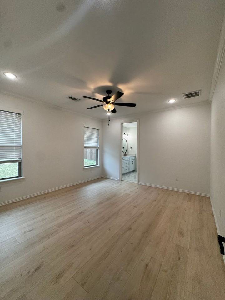 9103 Wayne Xing - Photo 6 of 12