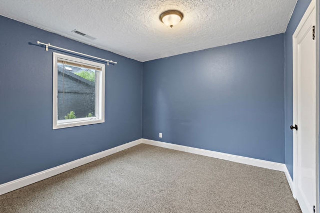 9525 N Hodge Ave - Photo 6 of 34