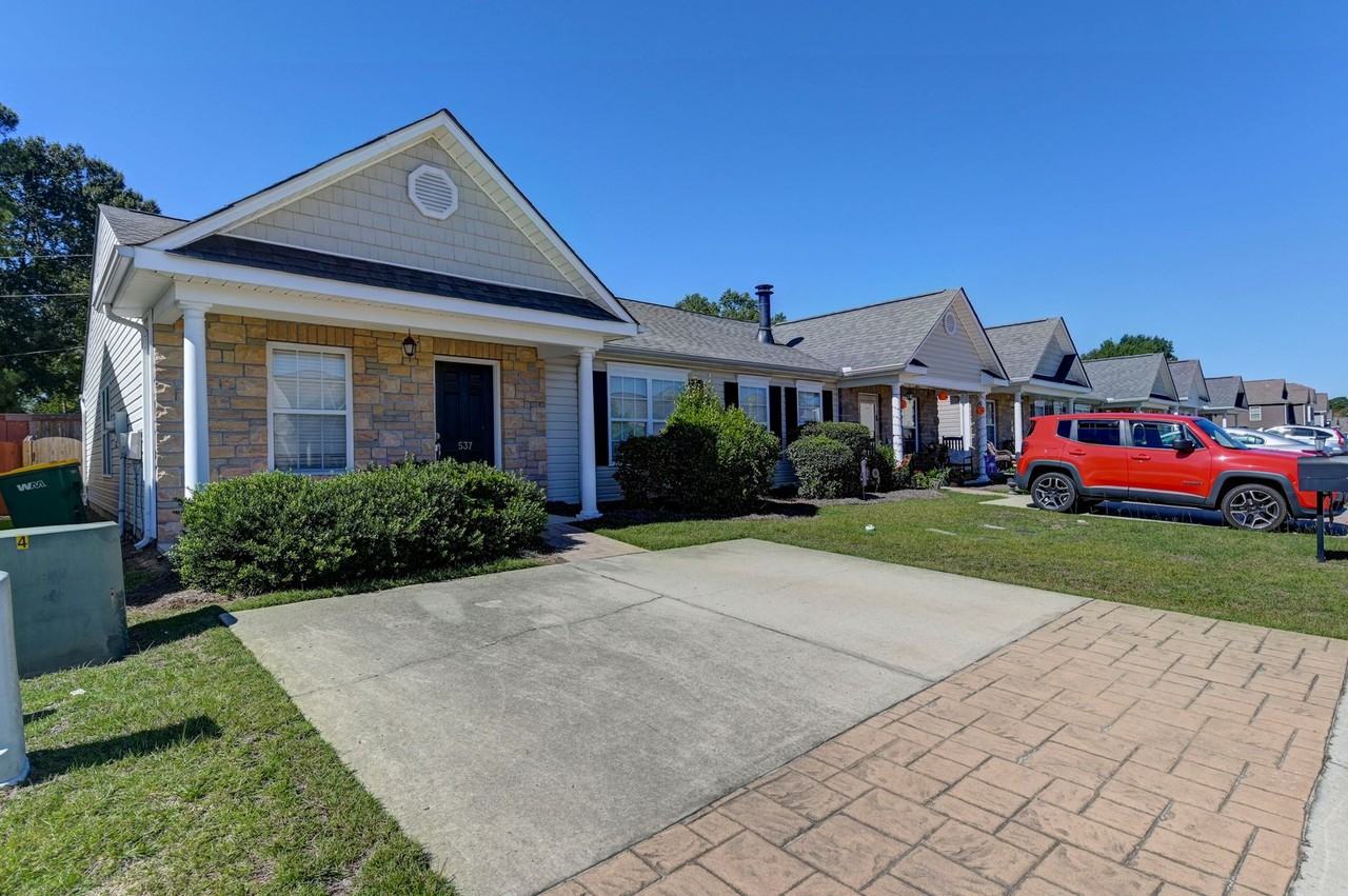 537 Dawsons Park Way - Photo 2 of 31