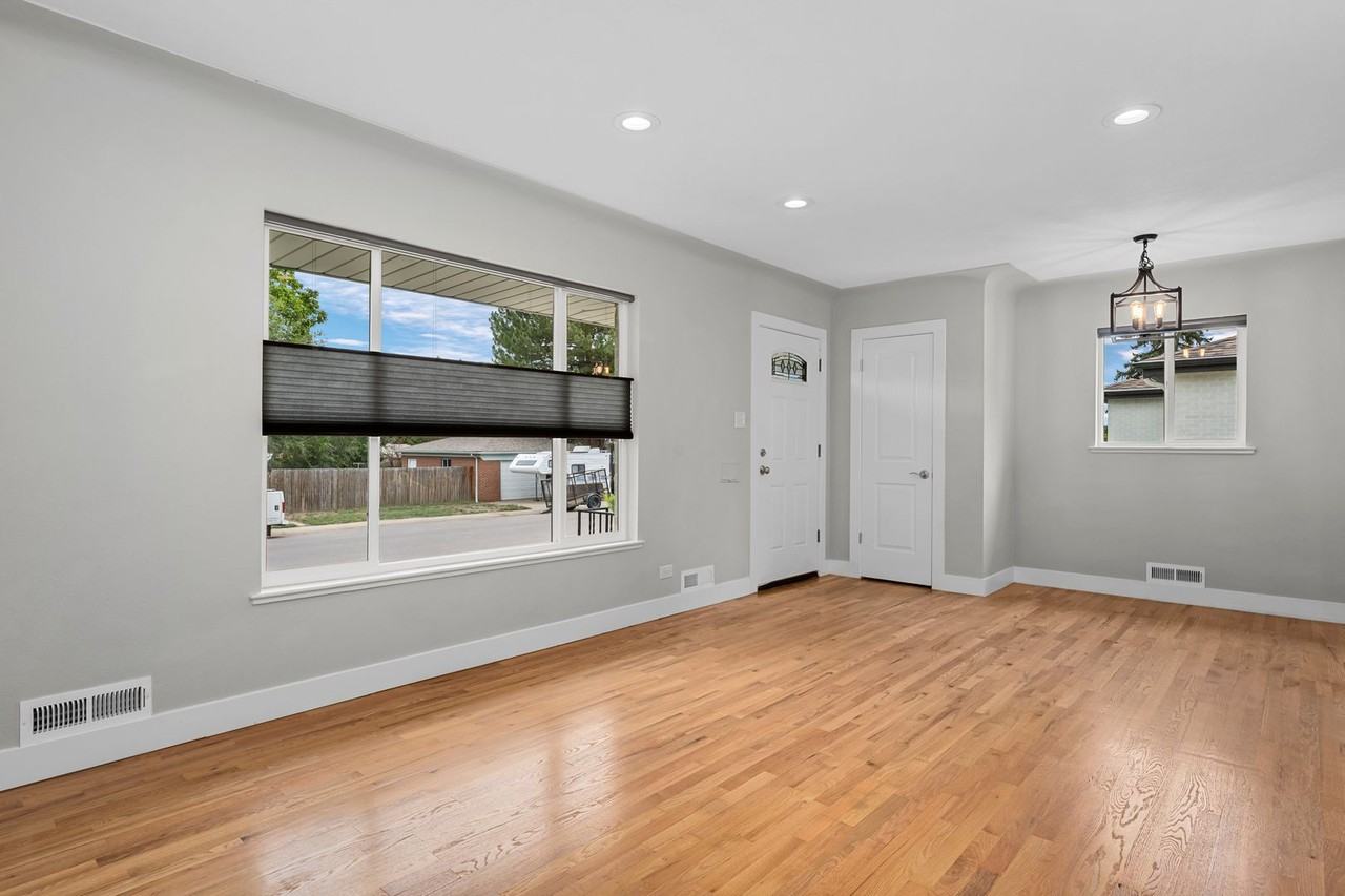 5060 W Vassar Ave - Photo 5 of 48