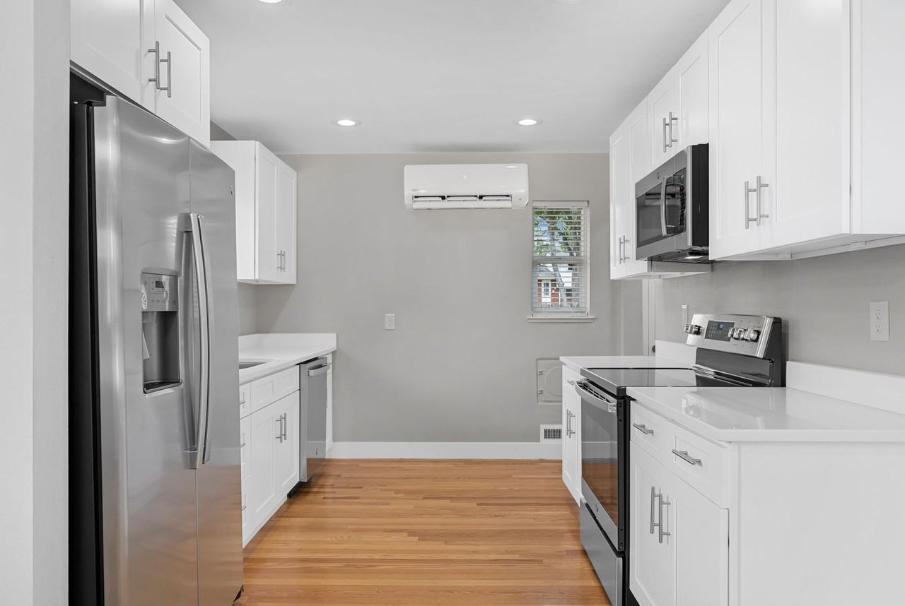 5060 W Vassar Ave - Photo 6 of 48