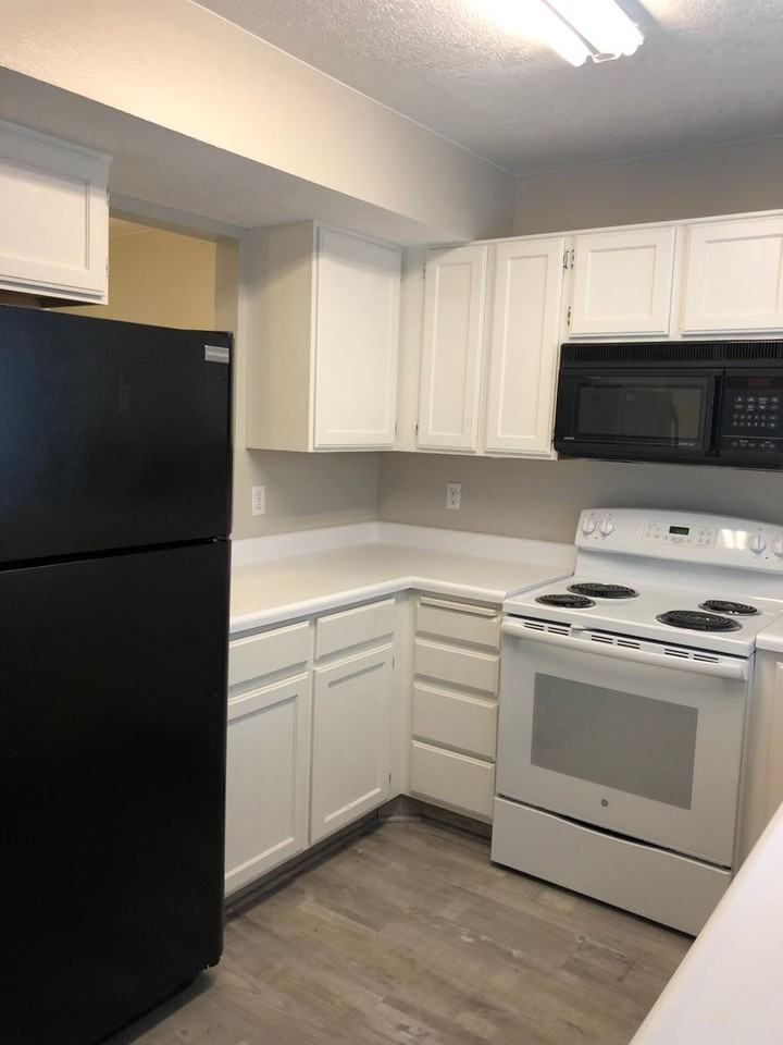 2289 W 540 N - Photo 5 of 15