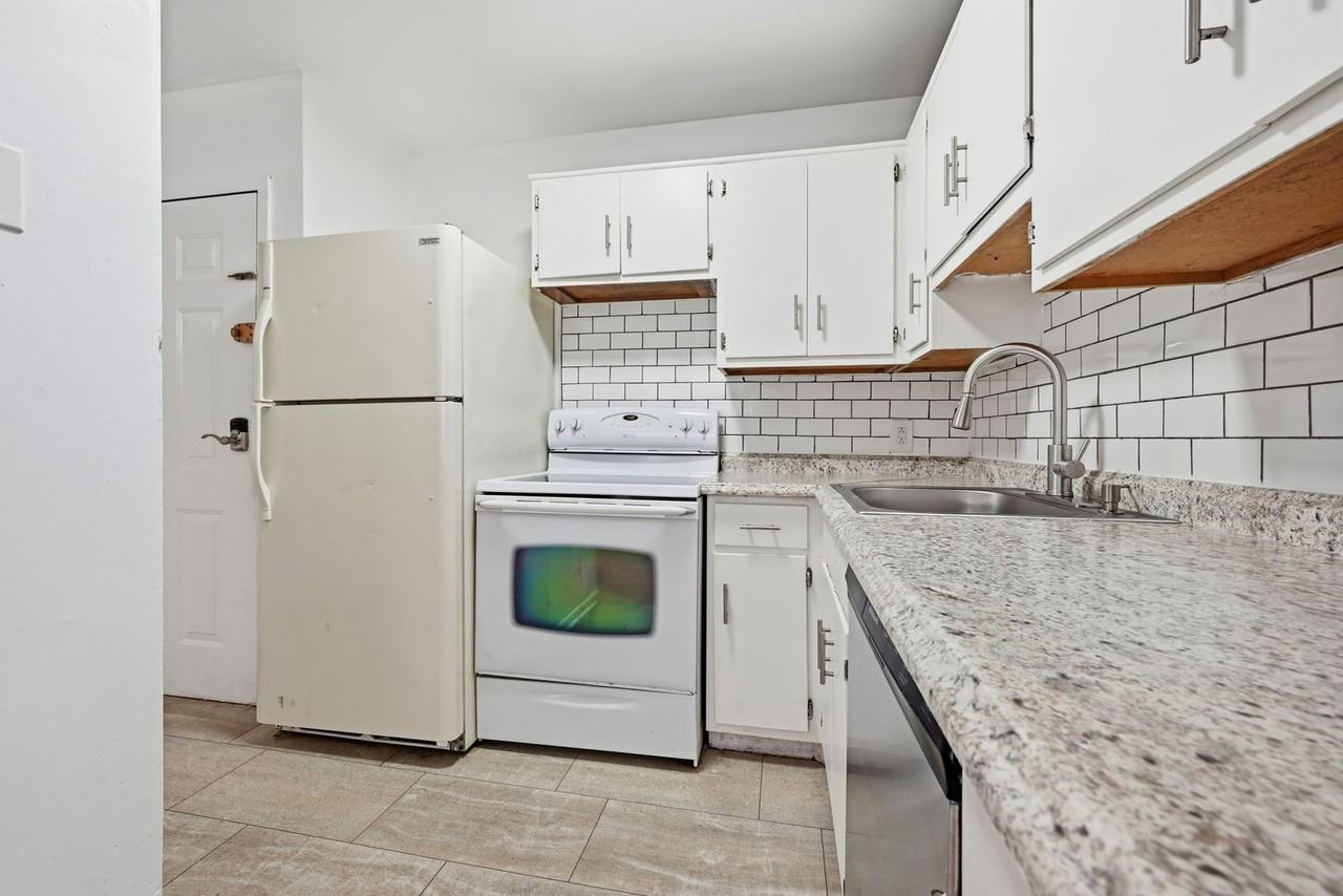 504 Broadway #3 - Photo 4 of 12